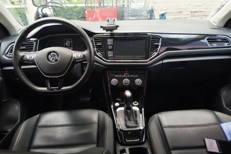 Used Volkswagen T-ROC 2019 280TSI DSG Two-Wheel Drive Comfort Version China VI Standard Center Console