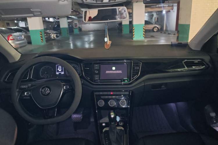 Used Volkswagen T-ROC 2019 280TSI DSG Two-Wheel Drive Comfort Version China VI Standard Center Console