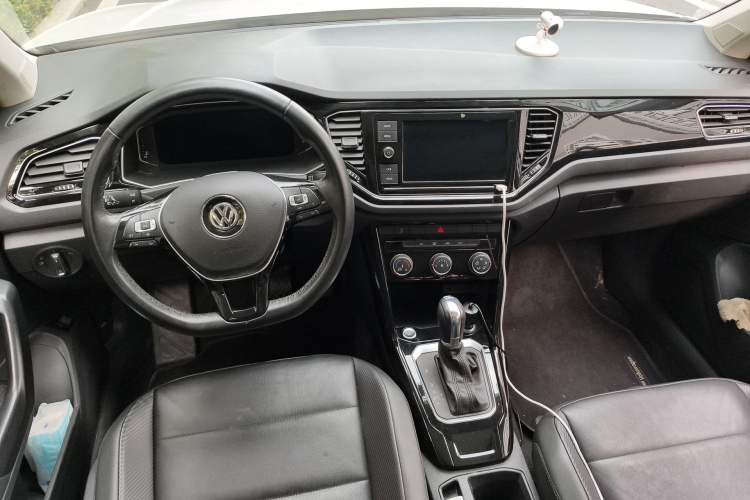 Used Volkswagen T-ROC 2019 280TSI DSG Two-Wheel Drive Comfort Version China VI Standard Center Console
