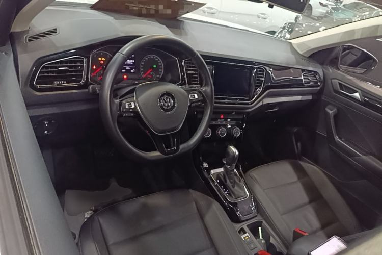 Used Volkswagen T-ROC 2019 280TSI DSG Two-Wheel Drive Comfort Version China VI Standard Center Console