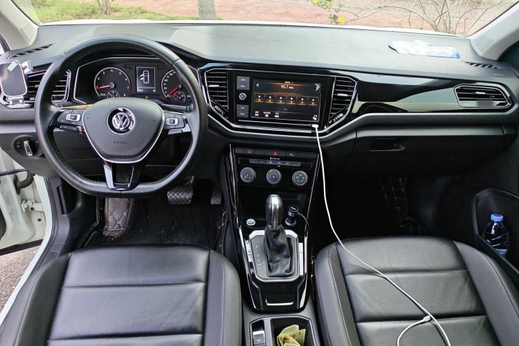Used Volkswagen T-ROC 2019 280TSI DSG Two-Wheel Drive Comfort Version China VI Standard Center Console