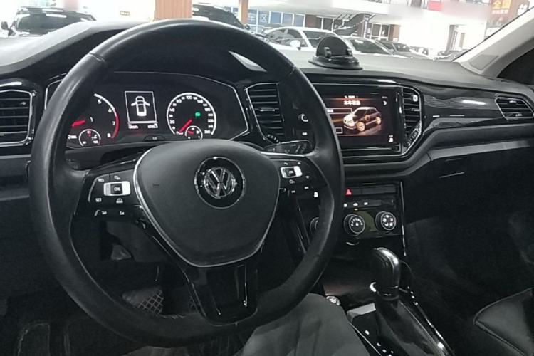 Used Volkswagen T-ROC 2019 280TSI DSG Two-Wheel Drive Comfort Version China VI Standard Center Console