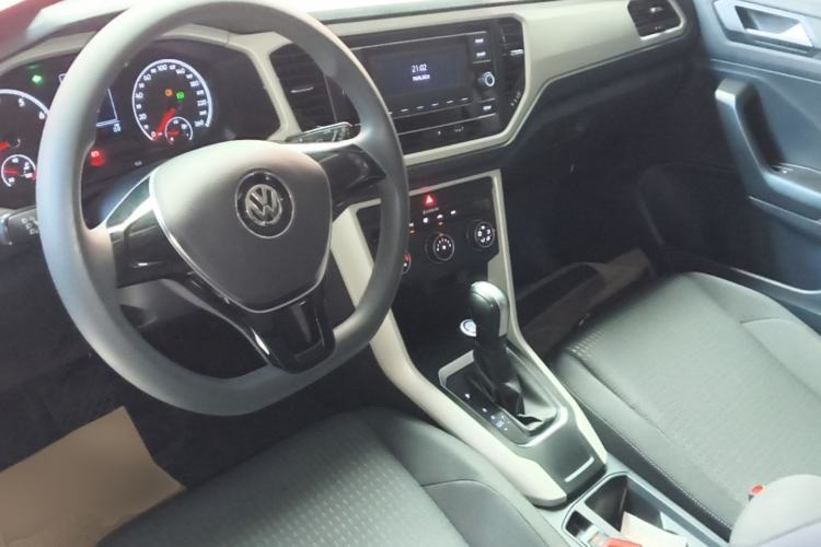 Used Volkswagen T-ROC 2019 230TSI DSG Two-Wheel Drive Fashion Edition China VI Standard Center Console