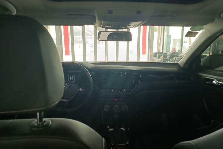 Used Volkswagen T-ROC 2019 280TSI DSG Two-Wheel Drive Comfort Version China VI Standard Center Console