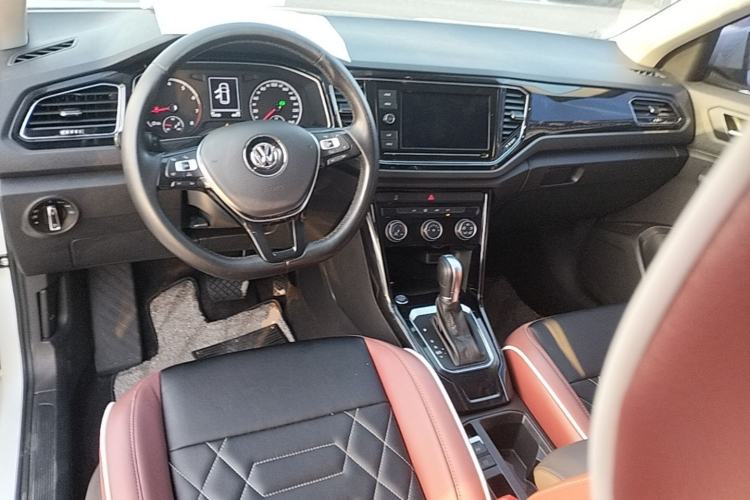 Used Volkswagen T-ROC 2019 280TSI DSG Two-Wheel Drive Comfort Version China VI Standard Center Console