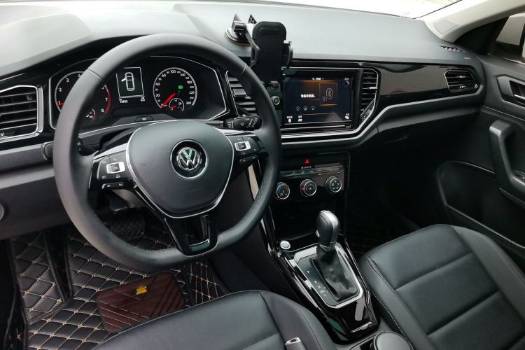 Used Volkswagen T-ROC 2019 280TSI DSG Two-Wheel Drive Comfort Version China VI Standard Center Console