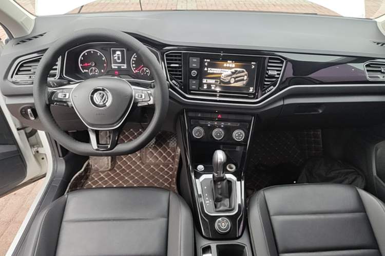 Used Volkswagen T-ROC 2019 280TSI DSG Four-Wheel Drive Comfort Version China V Emission Standard Center Console