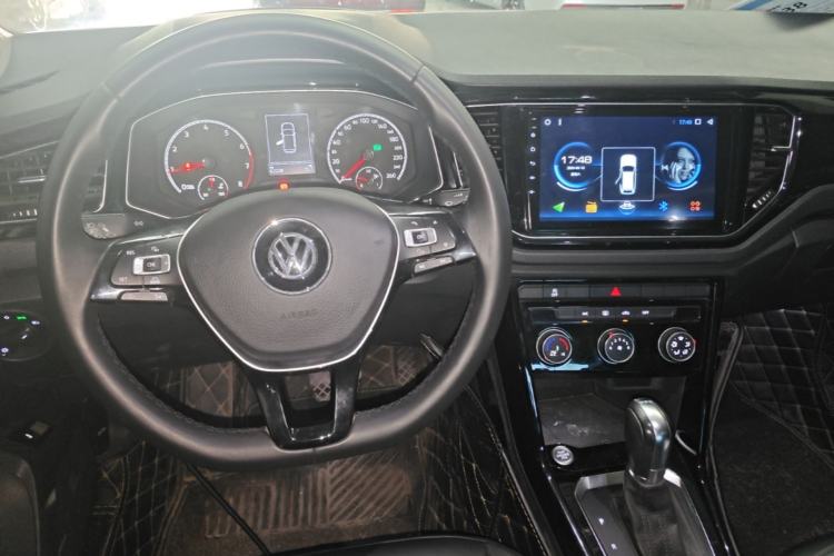 Used Volkswagen T-ROC 2019 280TSI DSG Two-Wheel Drive Comfort Version China VI Standard Center Console