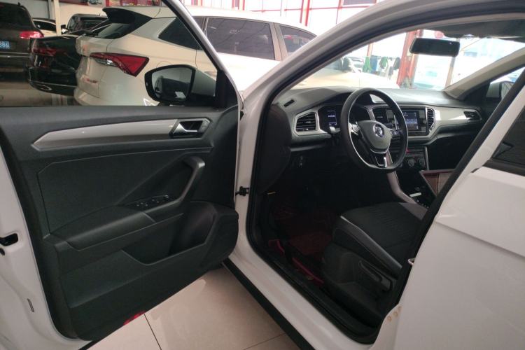 Used Volkswagen T-ROC 2019 230TSI DSG Two-Wheel-Drive Advanced Version China VI Standard Driver Seat