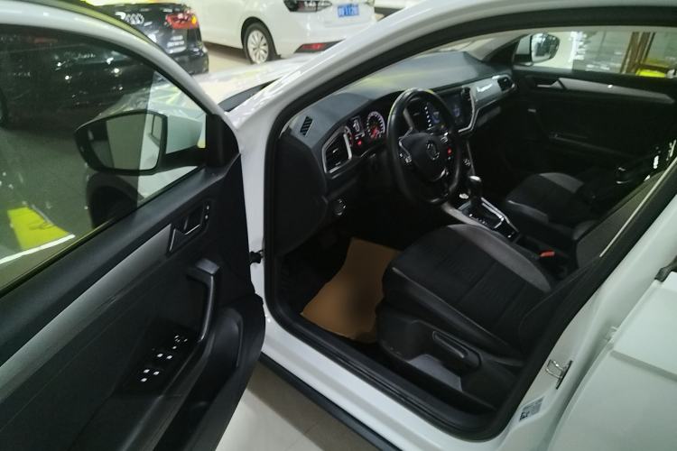 Used Volkswagen T-ROC 2019 230TSI DSG Two-Wheel-Drive Advanced Version China VI Standard Driver Seat