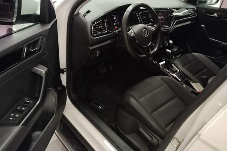 Used Volkswagen T-ROC 2019 280TSI DSG Two-Wheel Drive Comfort Version China VI Standard Driver Seat