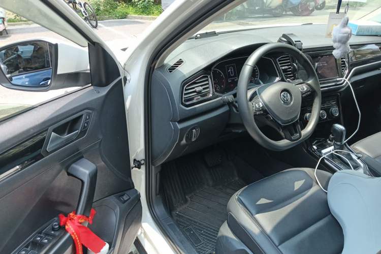 Used Volkswagen T-ROC 2019 280TSI DSG Two-Wheel Drive Comfort Version China VI Standard Driver Seat