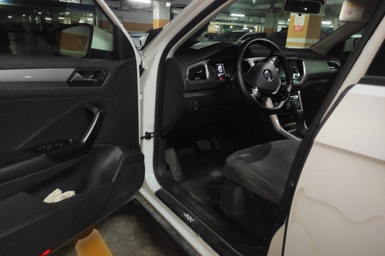 Used Volkswagen T-ROC 2019 230TSI DSG Two-Wheel-Drive Advanced Version China VI Standard Driver Seat