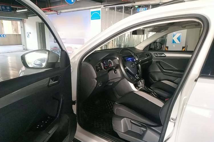 Used Volkswagen T-ROC 2019 280TSI DSG Two-Wheel Drive Advanced Version China VI Standard Driver Seat