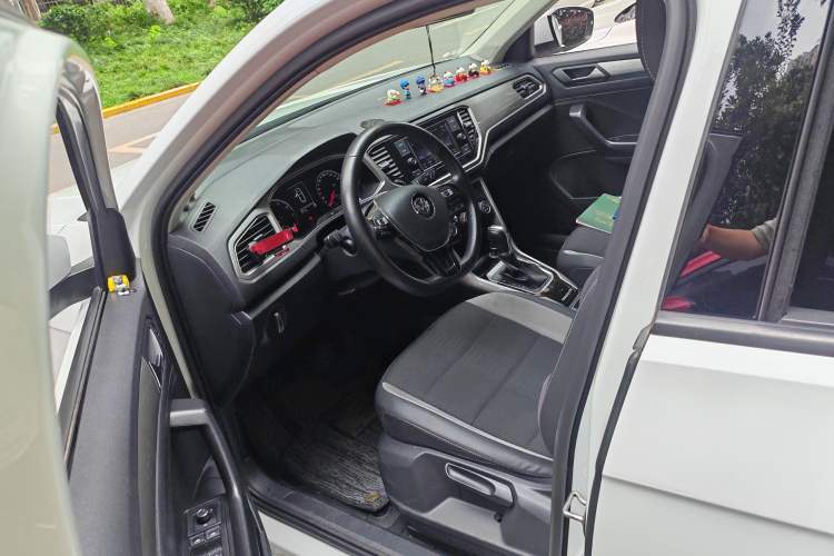 Used Volkswagen T-ROC 2019 230TSI DSG Two-Wheel-Drive Advanced Version China VI Standard Driver Seat