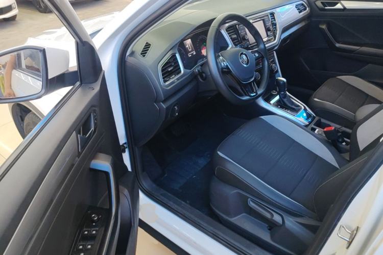 Used Volkswagen T-ROC 2019 230TSI DSG Two-Wheel-Drive Advanced Version China VI Standard Driver Seat