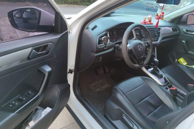 Used Volkswagen T-ROC 2019 230TSI DSG Two-Wheel-Drive Advanced Version China VI Standard Driver Seat