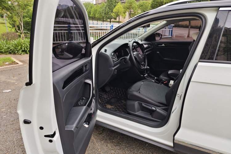 Used Volkswagen T-ROC 2019 280TSI DSG Two-Wheel Drive Comfort Version China VI Standard Driver Seat
