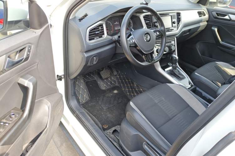 Used Volkswagen T-ROC 2019 230TSI DSG Two-Wheel-Drive Advanced Version China VI Standard Driver Seat