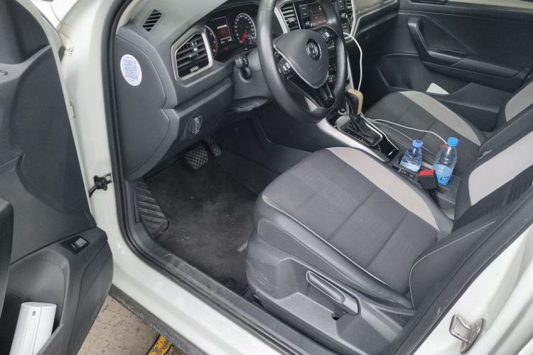Used Volkswagen T-ROC 2019 230TSI DSG Two-Wheel-Drive Advanced Version China VI Standard Driver Seat