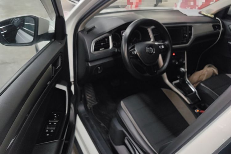 Used Volkswagen T-ROC 2019 230TSI DSG Two-Wheel-Drive Advanced Version China VI Standard Driver Seat
