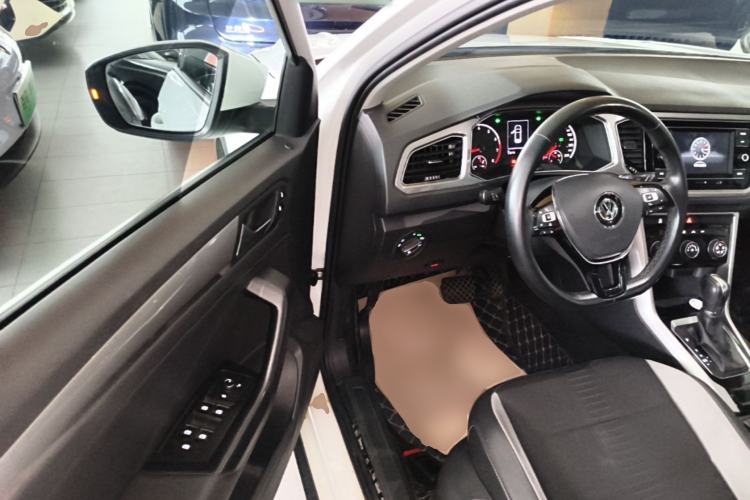Used Volkswagen T-ROC 2019 230TSI DSG Two-Wheel-Drive Advanced Version China VI Standard Driver Seat