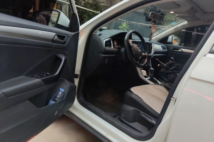 Used Volkswagen T-ROC 2019 230TSI DSG Two-Wheel-Drive Advanced Version China VI Standard Driver Seat