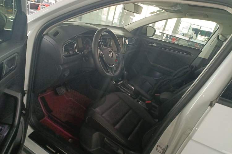 Used Volkswagen T-ROC 2019 280TSI DSG Two-Wheel Drive Comfort Version China VI Standard Driver Seat