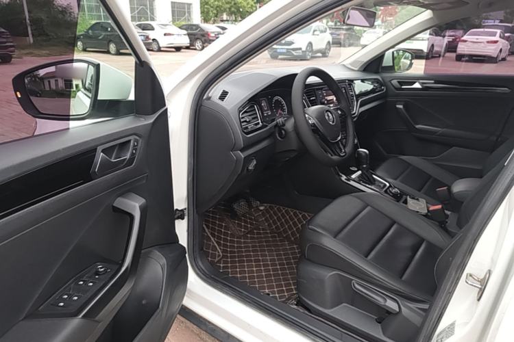 Used Volkswagen T-ROC 2019 280TSI DSG Four-Wheel Drive Comfort Version China V Emission Standard Driver Seat