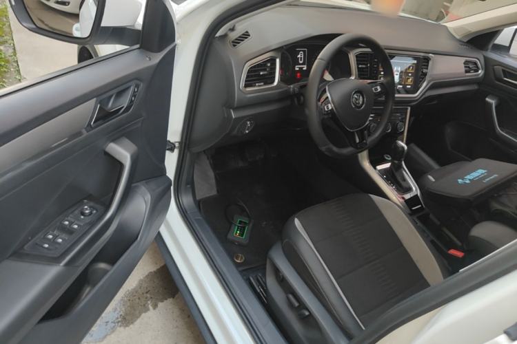 Used Volkswagen T-ROC 2019 230TSI DSG Two-Wheel-Drive Advanced Version China VI Standard Driver Seat