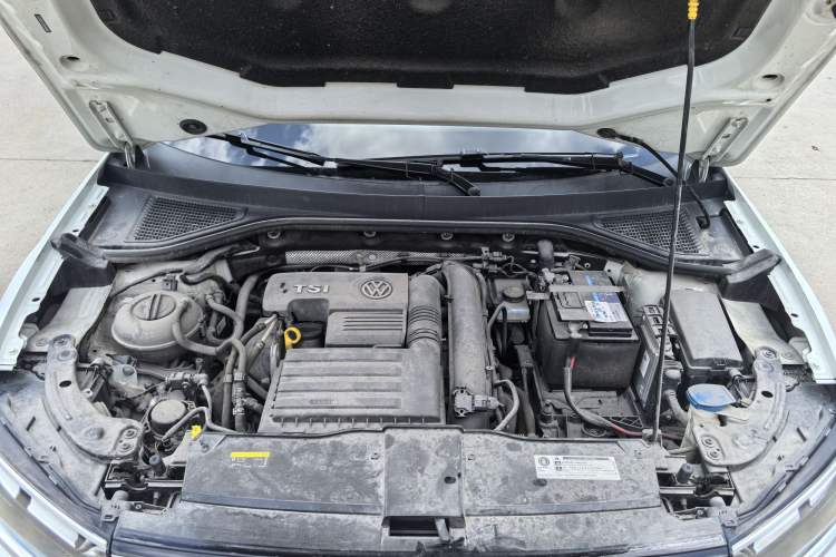Used Volkswagen T-ROC 2019 280TSI DSG Two-Wheel Drive Comfort Version China VI Standard Engine Bay