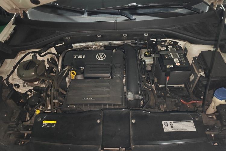 Used Volkswagen T-ROC 2019 280TSI DSG Two-Wheel Drive Advanced Version China VI Standard Engine Bay
