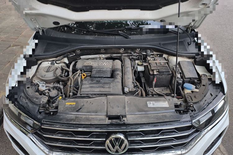 Used Volkswagen T-ROC 2019 230TSI DSG Two-Wheel-Drive Advanced Version China VI Standard Engine Bay