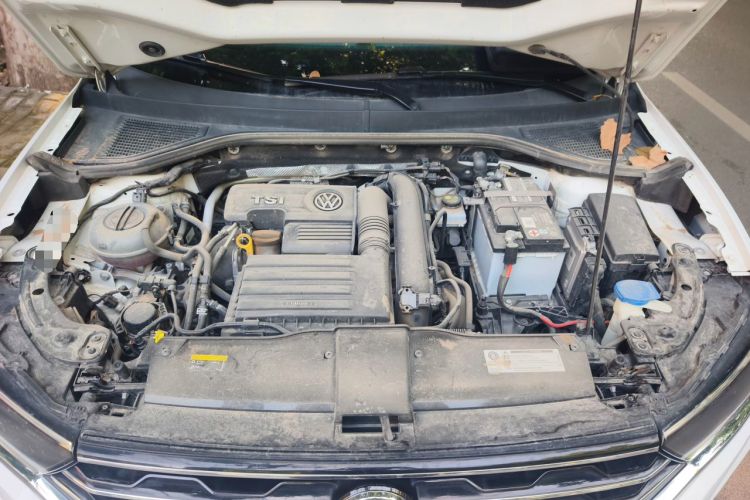 Used Volkswagen T-ROC 2019 230TSI DSG Two-Wheel-Drive Advanced Version China VI Standard Engine Bay