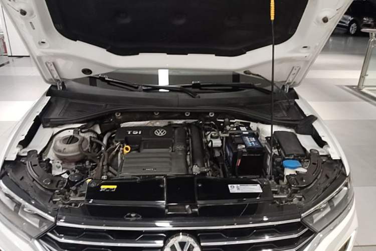 Used Volkswagen T-ROC 2019 280TSI DSG Two-Wheel Drive Comfort Version China VI Standard Engine Bay