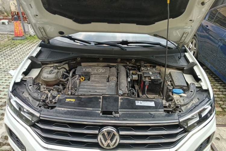 Used Volkswagen T-ROC 2019 280TSI DSG Two-Wheel Drive Comfort Version China VI Standard Engine Bay