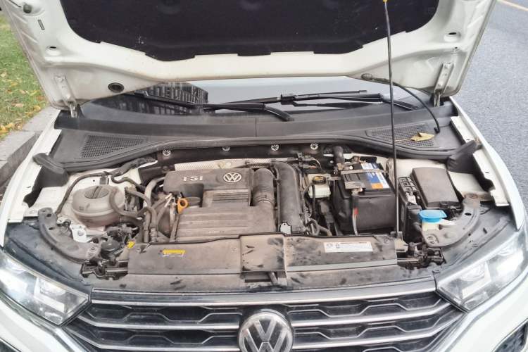 Used Volkswagen T-ROC 2019 280TSI DSG Two-Wheel Drive Advanced Version China VI Standard Engine Bay