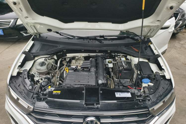 Used Volkswagen T-ROC 2019 230TSI DSG Two-Wheel-Drive Advanced Version China VI Standard Engine Bay