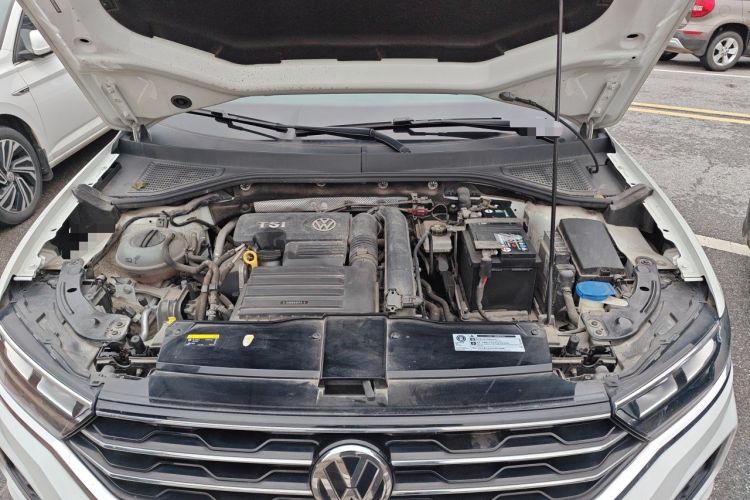Used Volkswagen T-ROC 2019 280TSI DSG Four-Wheel Drive Comfort Version China V Emission Standard Engine Bay
