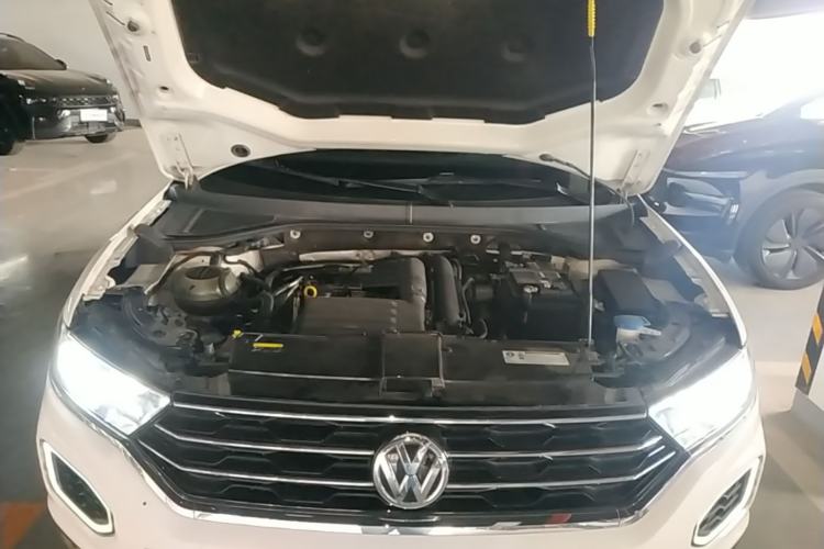 Used Volkswagen T-ROC 2019 280TSI DSG Two-Wheel Drive Advanced Version China VI Standard Engine Bay
