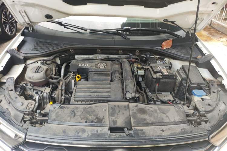 Used Volkswagen T-ROC 2019 230TSI DSG Two-Wheel Drive Advanced Version China V Standard Engine Bay
