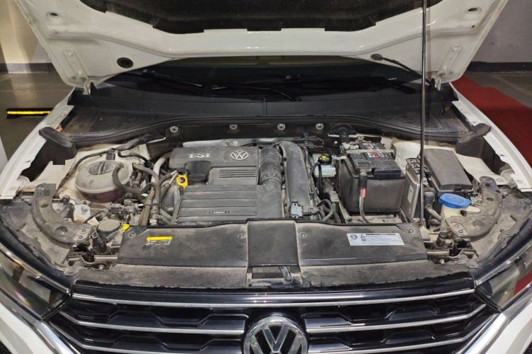Used Volkswagen T-ROC 2019 230TSI DSG Two-Wheel-Drive Advanced Version China VI Standard Engine Bay