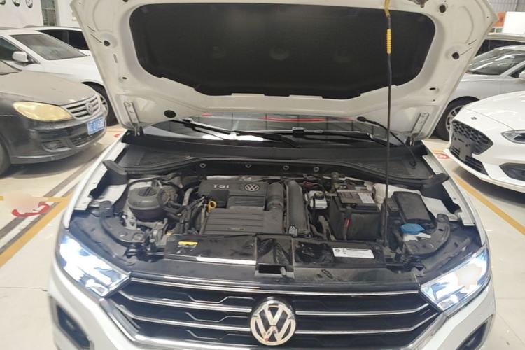Used Volkswagen T-ROC 2019 280TSI DSG Two-Wheel-Drive Luxury Version China V Emission Standard Engine Bay