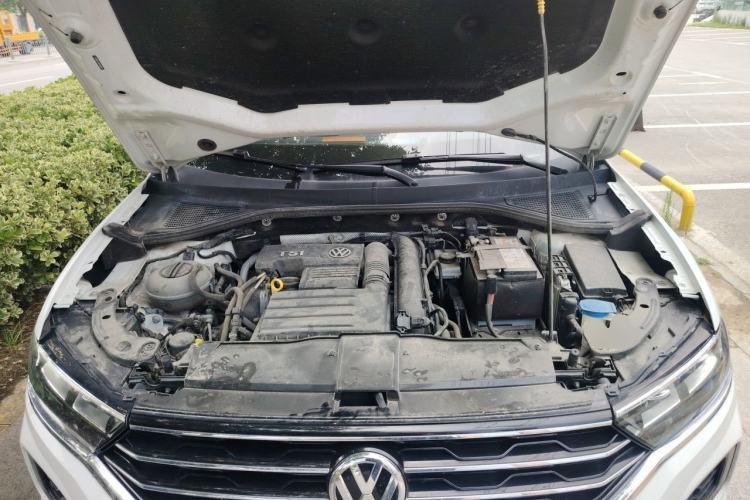 Used Volkswagen T-ROC 2019 230TSI DSG Two-Wheel-Drive Advanced Version China VI Standard Engine Bay