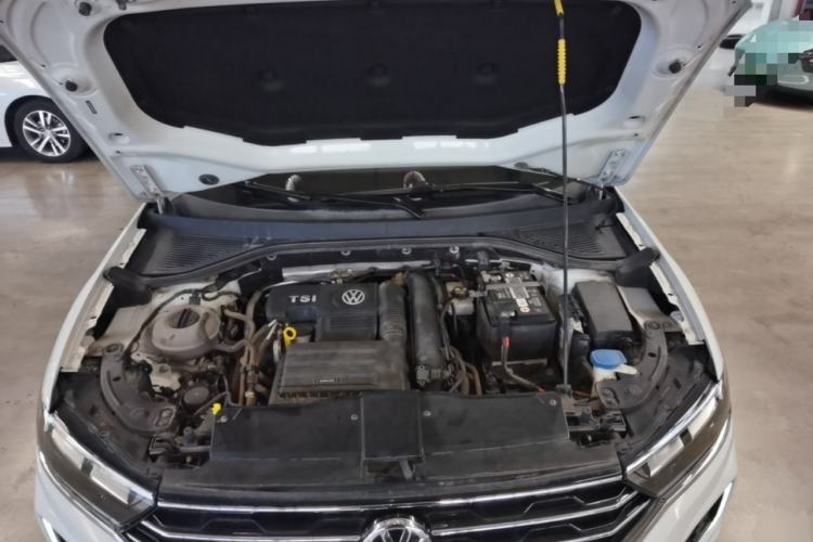 Used Volkswagen T-ROC 2019 230TSI DSG Two-Wheel-Drive Advanced Version China VI Standard Engine Bay