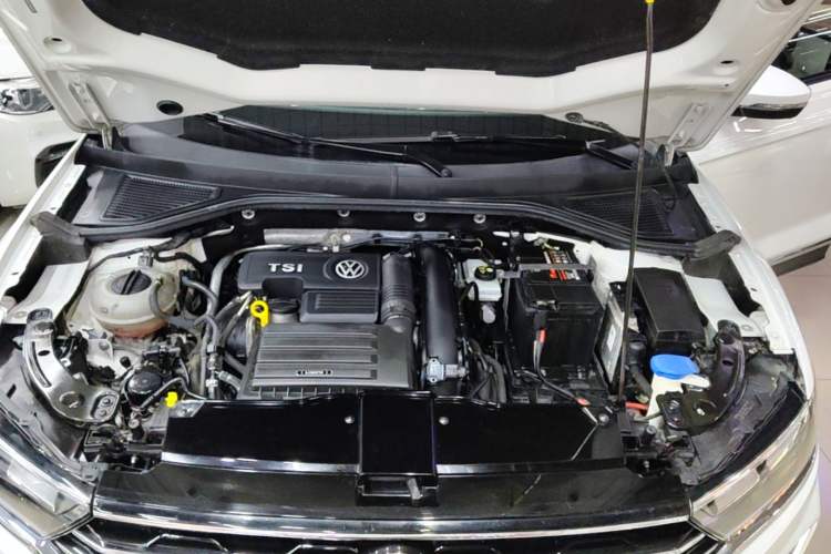 Used Volkswagen T-ROC 2019 280TSI DSG Two-Wheel Drive Comfort Version China VI Standard Engine Bay