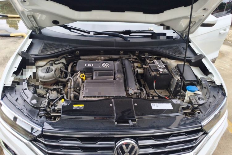 Used Volkswagen T-ROC 2019 280TSI DSG Two-Wheel Drive Comfort Version China VI Standard Engine Bay