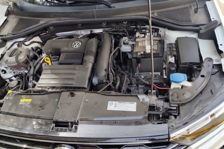 Used Volkswagen T-ROC 2019 280TSI DSG Two-Wheel Drive Comfort Version China VI Standard Engine Bay