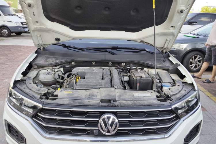 Used Volkswagen T-ROC 2019 230TSI DSG Two-Wheel-Drive Advanced Version China VI Standard Engine Bay