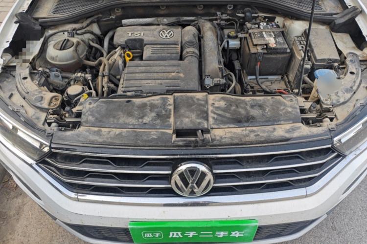 Used Volkswagen T-ROC 2019 230TSI DSG Two-Wheel-Drive Advanced Version China VI Standard Engine Bay